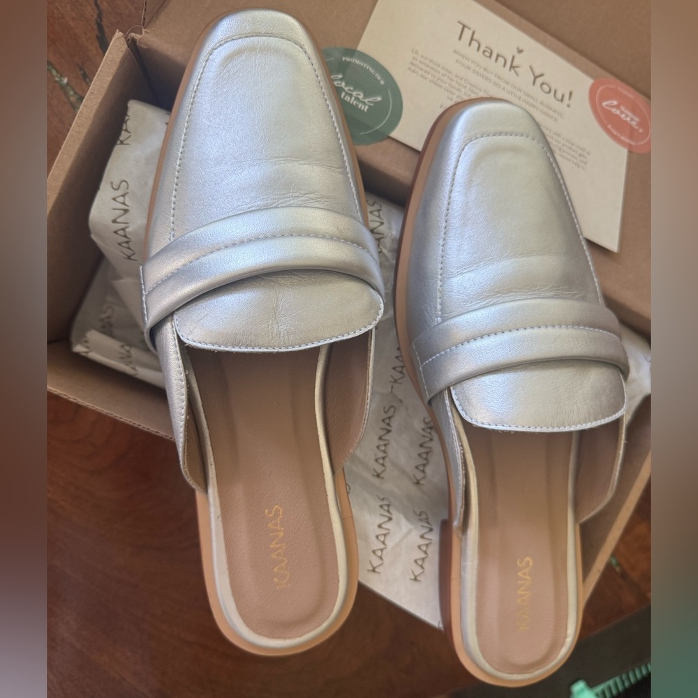 NWT! Kaanas Matte Silver Slides / Mules